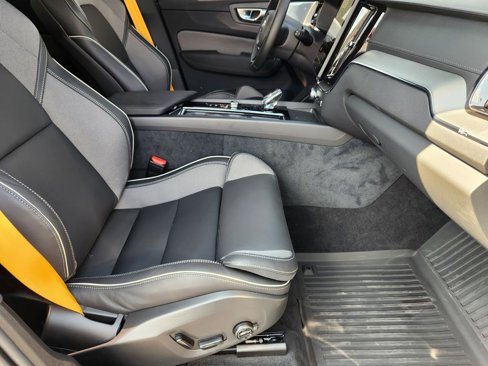 Certified 2026 Volvo XC60 T8 Polestar image 13