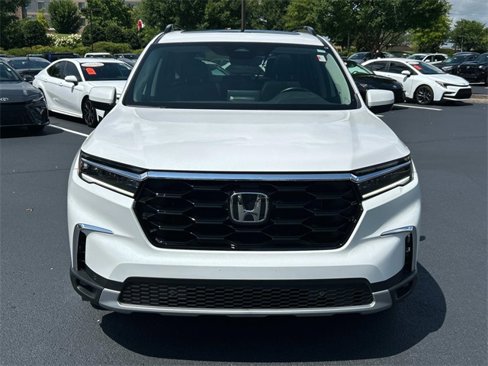 Used 2025 Honda Pilot Touring image 9