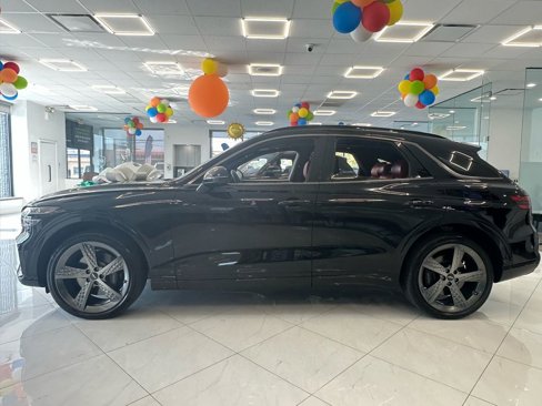 Used 2023 Genesis GV70 2.5T w/ Sport Prestige Package image 4