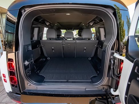 New 2025 Land Rover Defender 110 X-Dynamic SE image 49