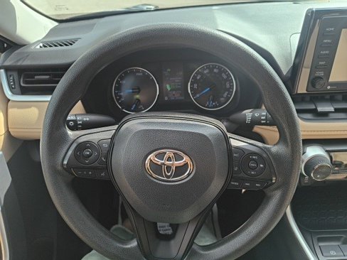 Used 2022 Toyota RAV4 LE image 20