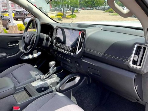 Certified 2025 Nissan Frontier SV image 14