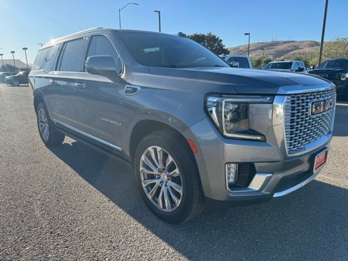 Used 2022 GMC Yukon XL Denali image 3