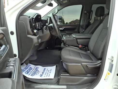 Used 2024 Chevrolet Silverado 3500 LT image 15