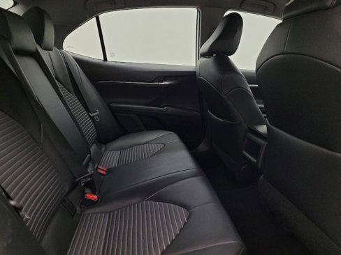 Used 2022 Toyota Camry SE image 19