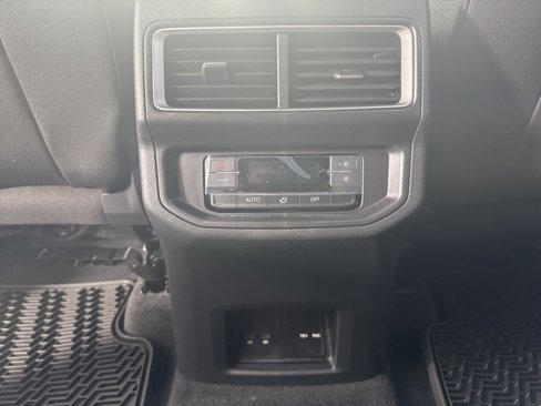 New 2025 Volkswagen Atlas Peak Edition SE image 13