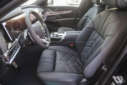 New 2026 BMW 760i xDrive w/ Premium Package image 14