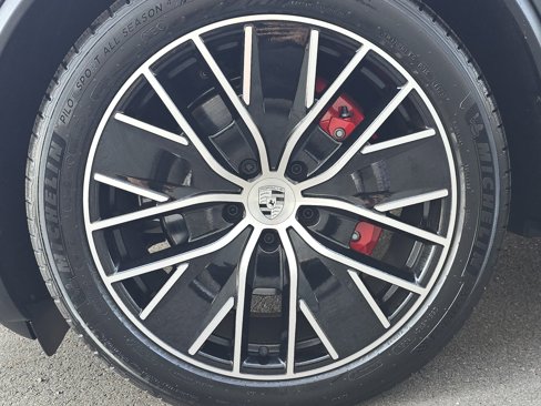 New 2025 Porsche Macan 4S Electric image 27