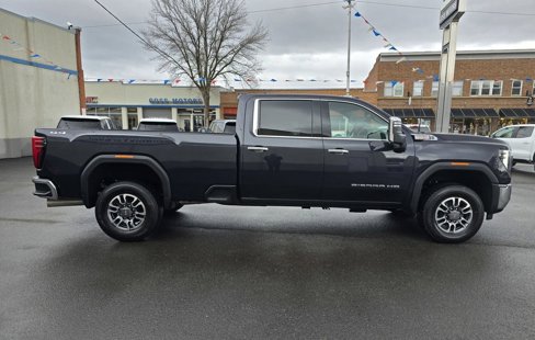 New 2025 GMC Sierra 3500 SLT w/ SLT Convenience Package image 10