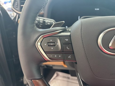 New 2025 Lexus LX 600 4WD w/ Luxury Package image 13