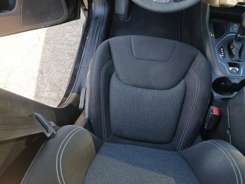 Used 2021 Jeep Cherokee Latitude image 17