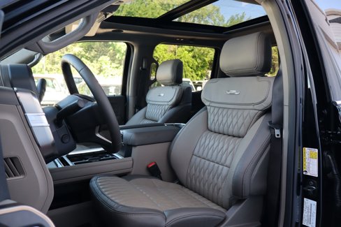 Used 2025 Ford F450 Platinum w/ Platinum Plus Package image 15