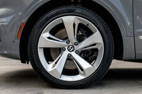 Used 2024 Bentley Bentayga image 17