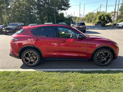 New 2025 Alfa Romeo Stelvio Sprint image 9