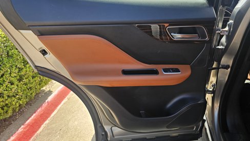Used 2018 Jaguar F-PACE Portfolio image 23