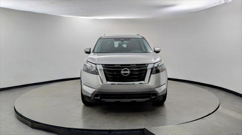 Used 2025 Nissan Pathfinder SV image 12