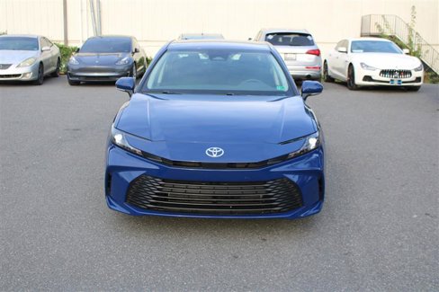 Used 2025 Toyota Camry LE image 3