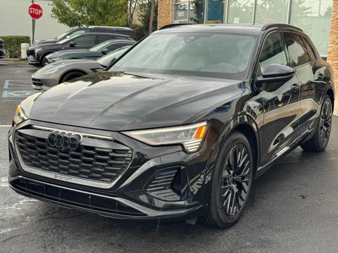 Used 2024 Audi Q8 e-tron Prestige image 34