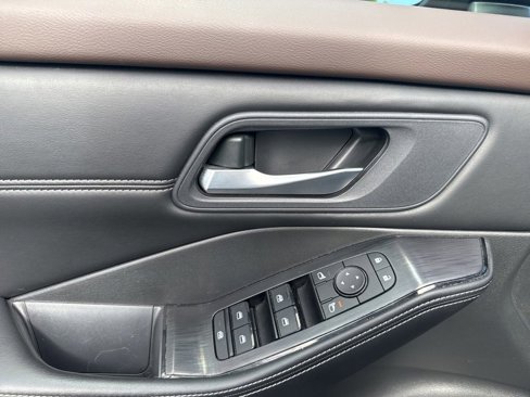Used 2022 Nissan Rogue SV w/ SV Premium Package image 23