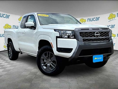 Certified 2025 Nissan Frontier SV image 1