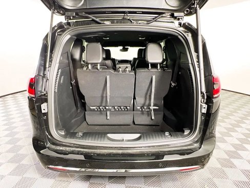 New 2025 Chrysler Pacifica Select image 26