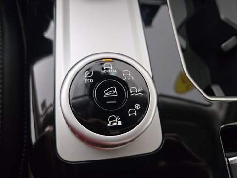New 2025 Mitsubishi Outlander SE image 28