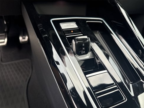 New 2025 Volkswagen Golf R Black Edition image 32