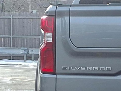 Used 2023 Chevrolet Silverado 1500 ZR2 image 10