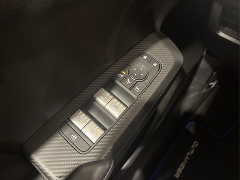 New 2025 Mitsubishi Outlander SE image 21