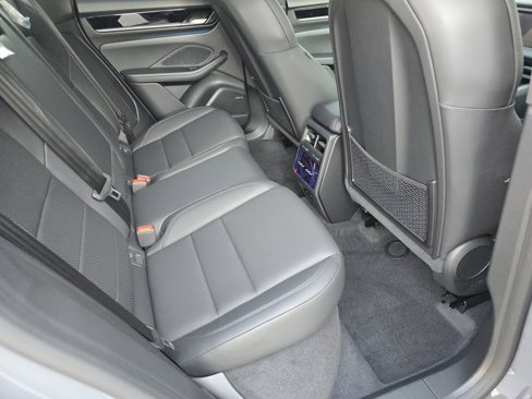 New 2025 Porsche Macan 4S Electric image 14