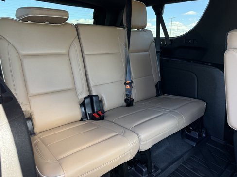 Used 2021 Chevrolet Suburban Premier image 12