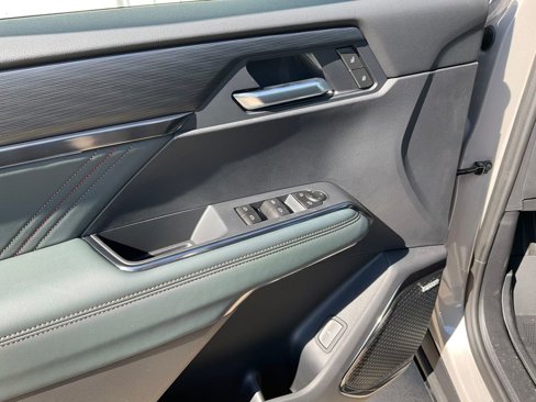 New 2026 GMC Acadia AT4 w/ Super Cruise Package image 16