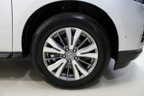 Used 2020 Nissan Pathfinder SL image 12