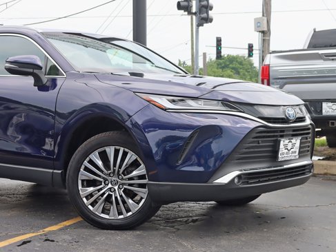 Used 2024 Toyota Venza XLE image 3
