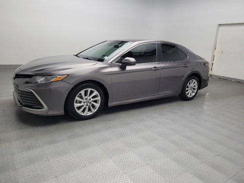 Used 2021 Toyota Camry LE image 2
