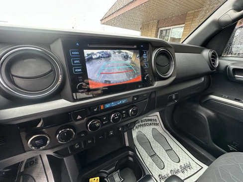 Used 2017 Toyota Tacoma TRD Sport image 7