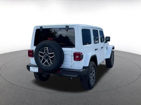Used 2025 Jeep Wrangler Sahara image 11