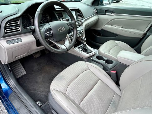 Used 2020 Hyundai Elantra Limited image 2