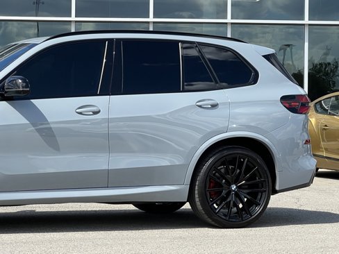 Used 2025 BMW X5 M60i image 10