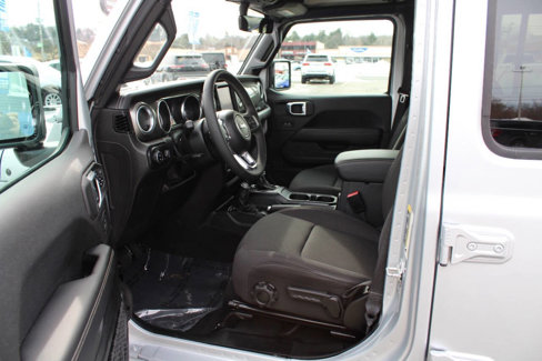 Used 2023 Jeep Gladiator Overland image 15