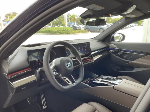 New 2026 BMW 550e xDrive image 9