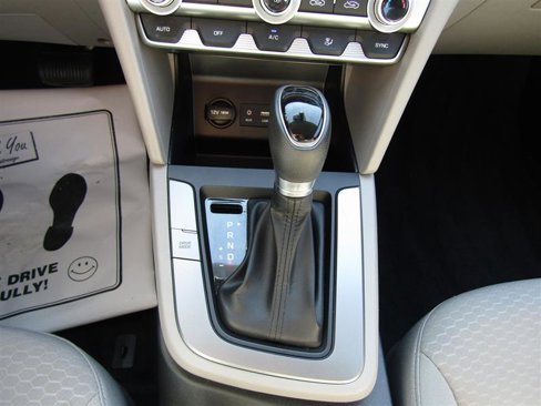 Used 2020 Hyundai Elantra SE image 20