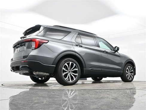 Used 2025 Ford Explorer ST-Line w/ Premium Package image 34