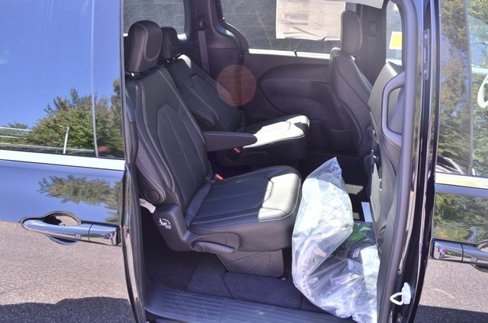 New 2026 Chrysler Pacifica Select image 30
