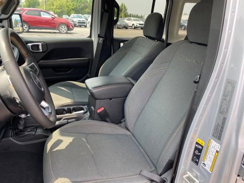 Used 2024 Jeep Wrangler Unlimited Sahara image 17