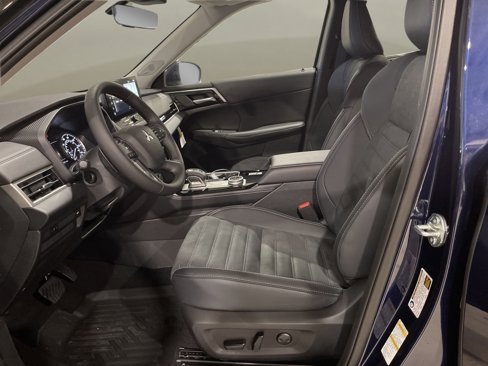 New 2025 Mitsubishi Outlander SE image 12