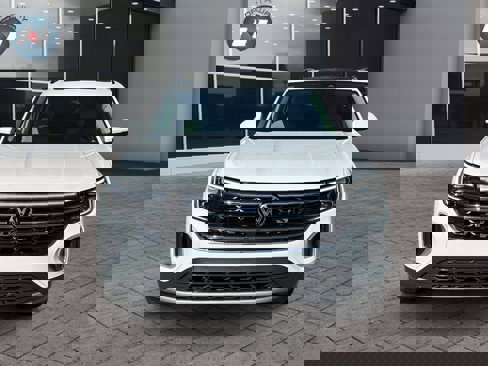 Used 2024 Volkswagen Atlas SE w/ Panoramic Sunroof Package image 8