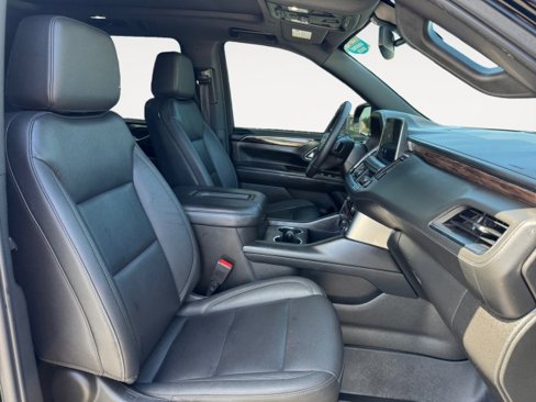 Used 2022 Chevrolet Suburban LT w/ Luxury Package image 8