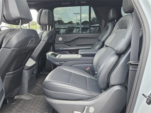 Used 2025 Lincoln Navigator L Reserve w/ Jet Appearance Package image 13