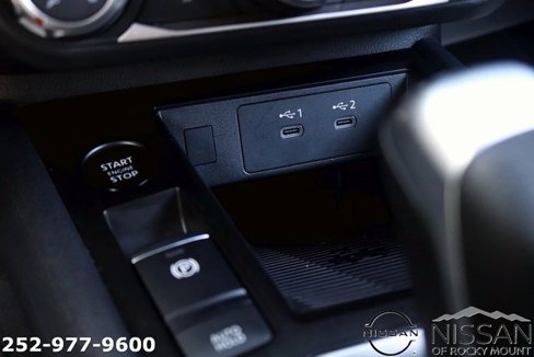 Used 2025 Nissan Kicks SV w/ Charging Package image 19